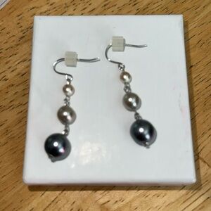 Pearl Earrings tricolor. Unsure if real pearl? Pretty :) Appx 1.5 inches long
